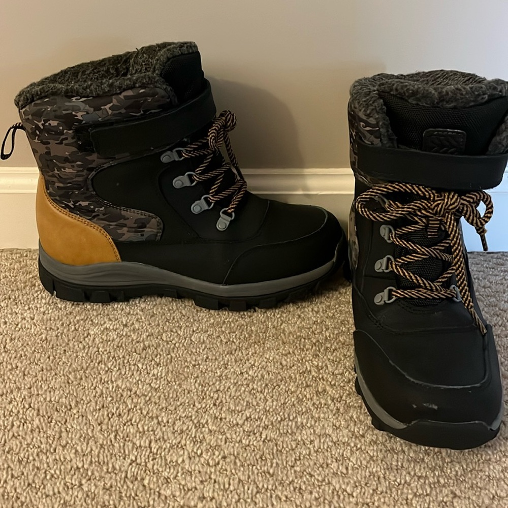 Boys Snow Boots Size 5